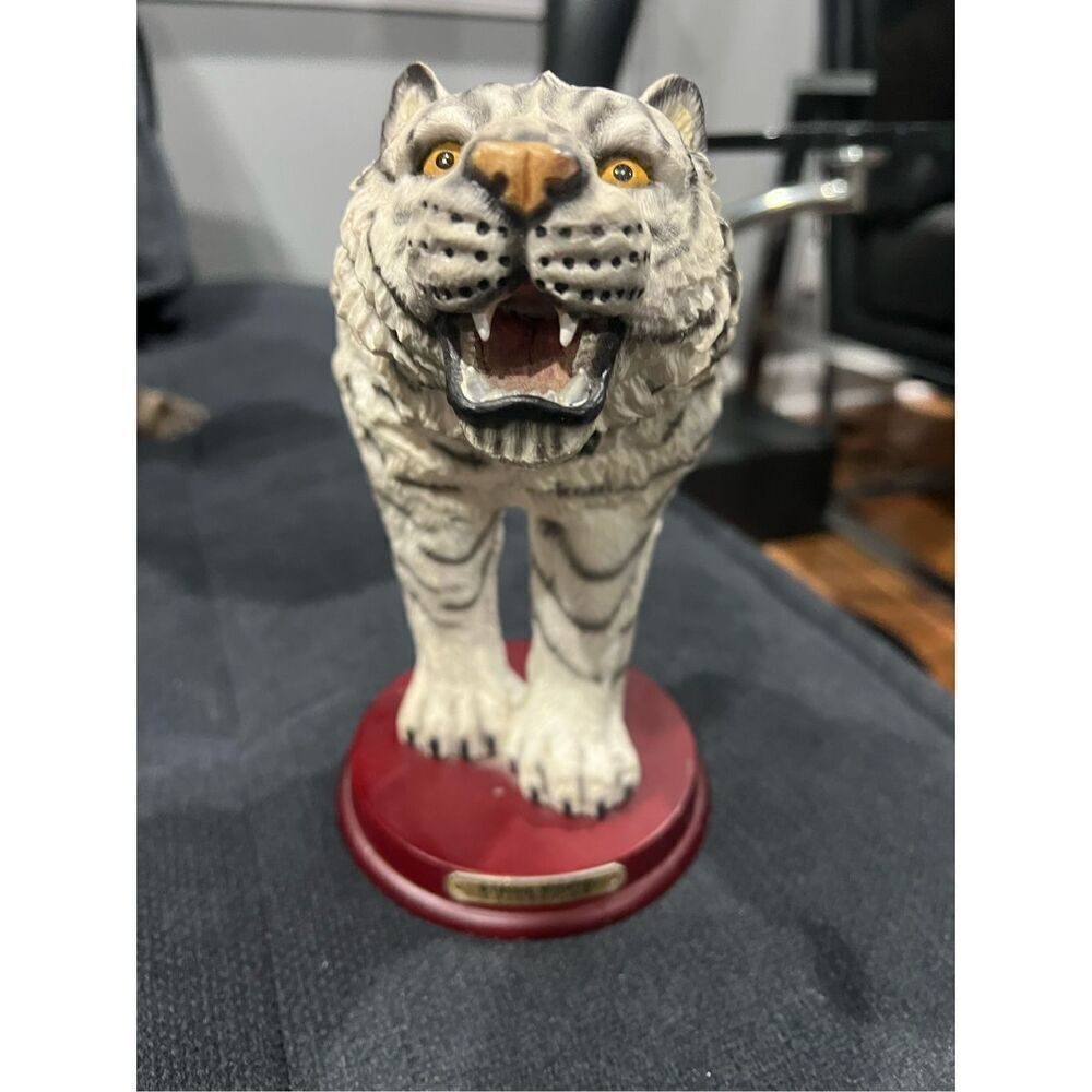 Classic Wildlife Collection White Tiger figurine